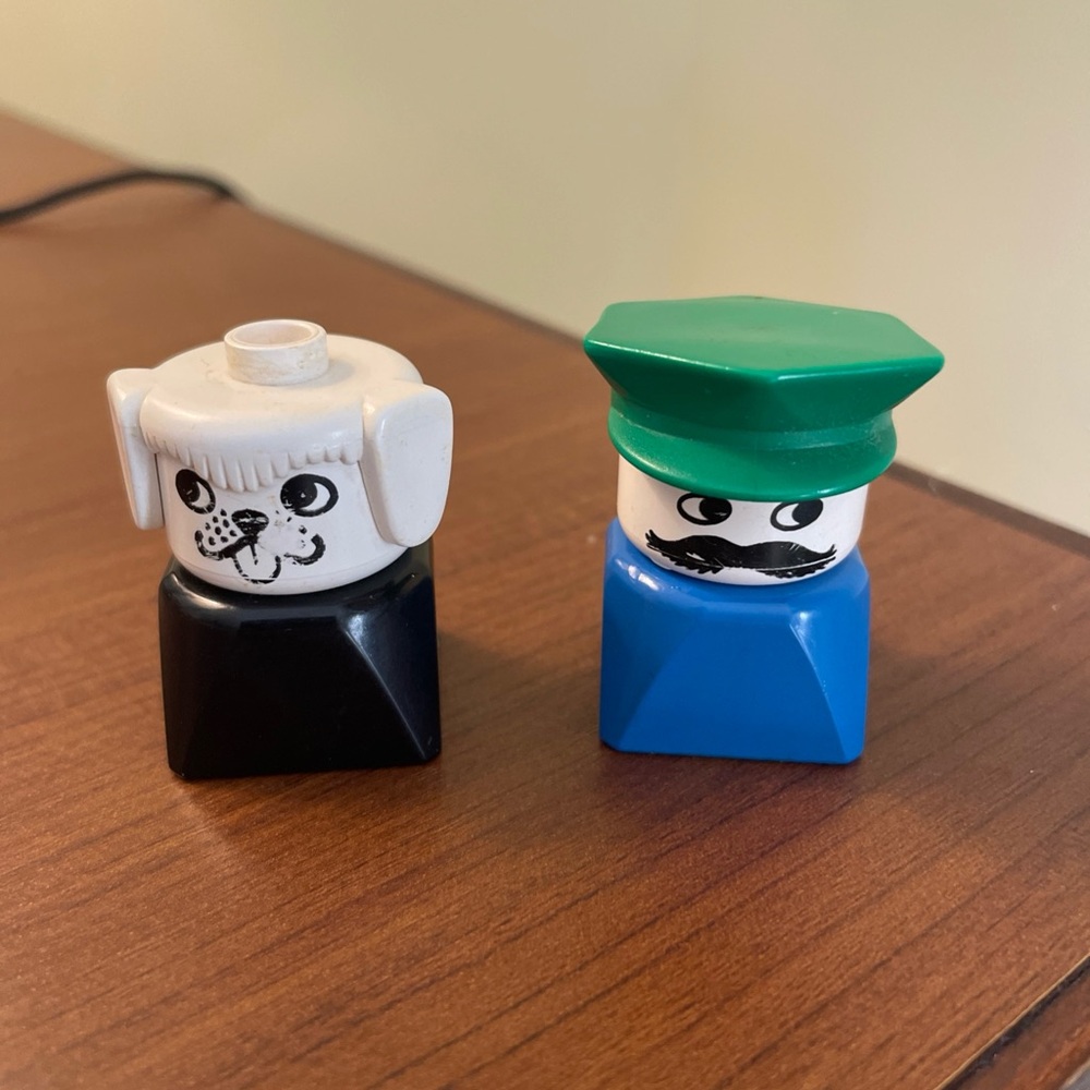 Lego Duplo Police Officer Puppy Dog Brick Block Action Figure Vintage 1979 70s